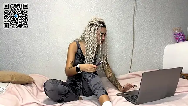 Snapshot of AngelWithBeautyPussy chatting on October 2025 11:40:01 AM AngelWithBeautyPussy online show from October 2025 11:40:01 AM