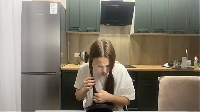 SunnySprinkle online show from October 2025 11:42:02 AM