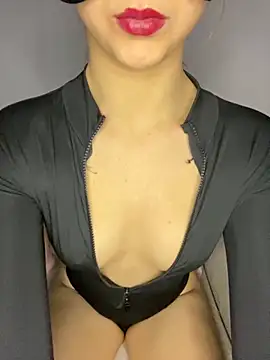 christalles online show from November 2025 07:34:02 PM