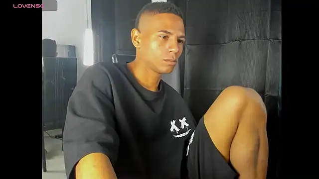 Snapshot of Latin_Boy420 chatting on October 2025 04:24:01 AM Latin Boy420 online show from October 2025 04:24:01 AM