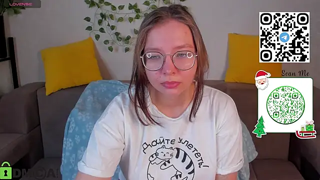 Nuura Moore online show from December 2025 01:11:01 AM