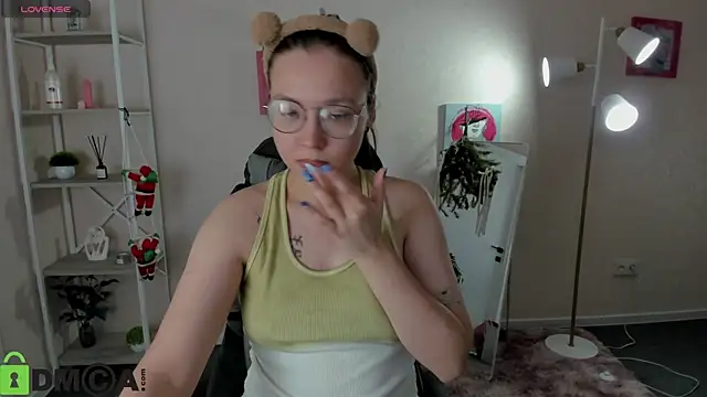 Nuura Moore online show from January 2026 01:08:02 AM