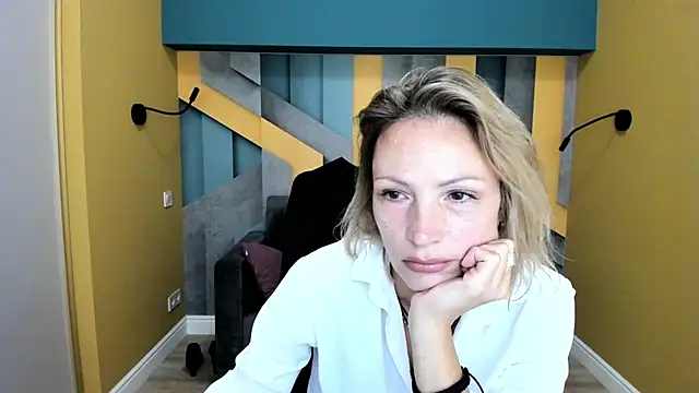 Snapshot of AlinaMoor chatting on October 2025 05:38:02 AM AlinaMoor online show from October 2025 05:38:02 AM