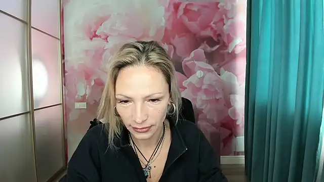 Snapshot of AlinaMoor chatting on October 2025 05:41:02 AM AlinaMoor online show from October 2025 05:41:02 AM