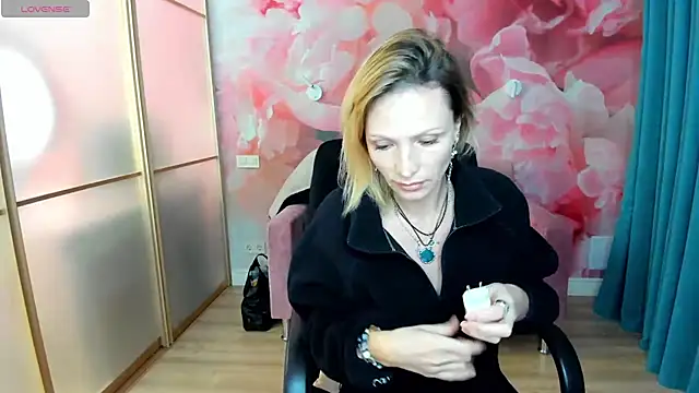 AlinaMoor online show from December 2025 06:48:02 PM