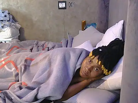 Snapshot of petite_queenx chatting on October 2025 05:07:02 AM petite queenx online show from October 2025 05:07:02 AM