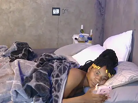 Snapshot of petite_queenx chatting on October 2025 05:51:02 AM petite queenx online show from October 2025 05:51:02 AM