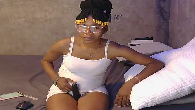 Snapshot of petite_queenx chatting on October 2025 09:55:02 PM petite queenx online show from October 2025 09:55:02 PM