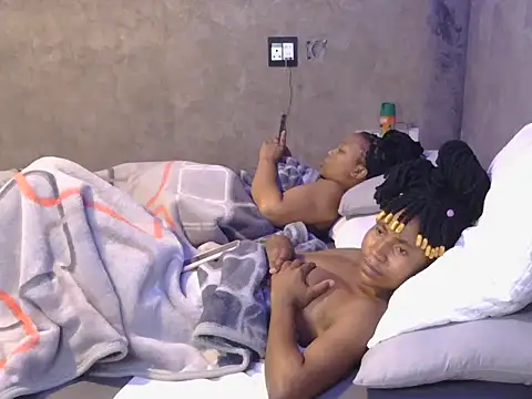 Snapshot of petite_queenx chatting on October 2025 02:04:02 AM petite queenx online show from October 2025 02:04:02 AM