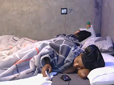 Snapshot of petite_queenx chatting on October 2025 06:26:02 AM petite queenx online show from October 2025 06:26:02 AM