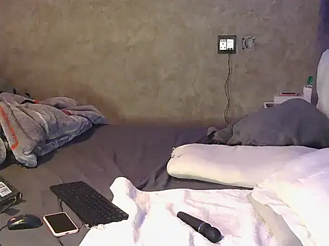 Snapshot of petite_queenx chatting on November 2025 02:10:02 AM petite queenx online show from November 2025 02:10:02 AM