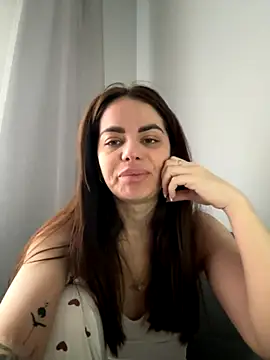 Snapshot of Bella-Flower chatting on October 2025 06:58:01 AM Bella-Flower online show from October 2025 06:58:01 AM