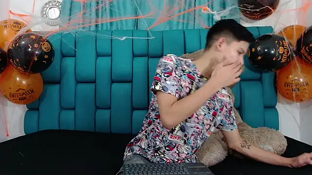 Snapshot of Brian_hot chatting on October 2025 12:02:02 PM Brian hot online show from October 2025 12:02:02 PM