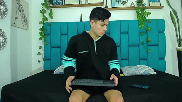 Snapshot of Brian_hot chatting on November 2025 07:49:02 PM Brian hot online show from November 2025 07:49:02 PM