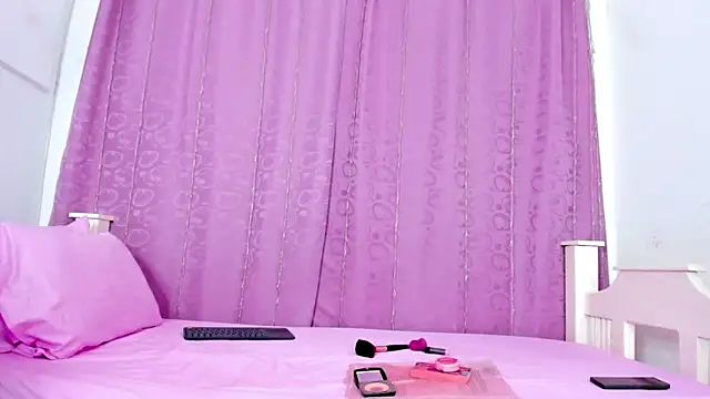 Snapshot of nahomy_smiith chatting on November 2025 04:31:02 PM nahomy smiith online show from November 2025 04:31:02 PM