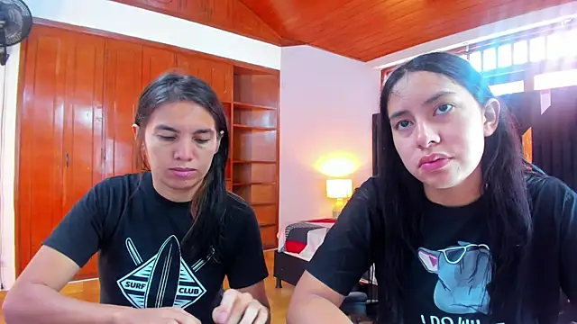 Snapshot of Sofy_and_Mia chatting on October 2025 12:37:01 PM Sofy and Mia online show from October 2025 12:37:01 PM