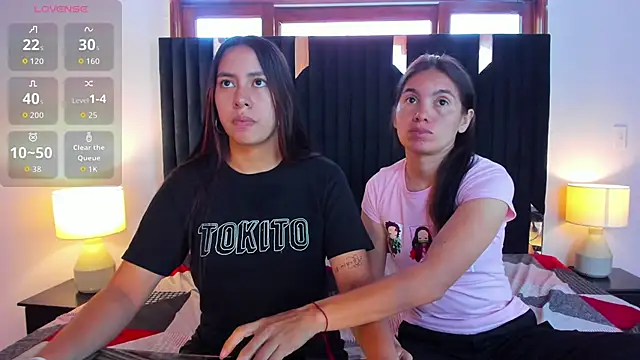 Snapshot of Sofy_and_Mia chatting on October 2025 12:31:01 PM Sofy and Mia online show from October 2025 12:31:01 PM