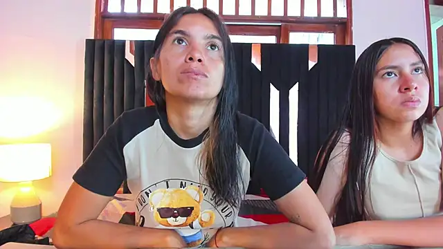 Snapshot of Sofy_and_Mia chatting on October 2025 12:18:02 PM Sofy and Mia online show from October 2025 12:18:02 PM