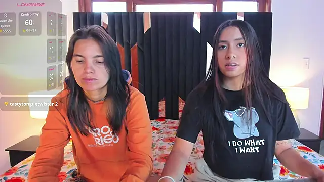 Snapshot of Sofy_and_Mia chatting on October 2025 12:17:02 PM Sofy and Mia online show from October 2025 12:17:02 PM