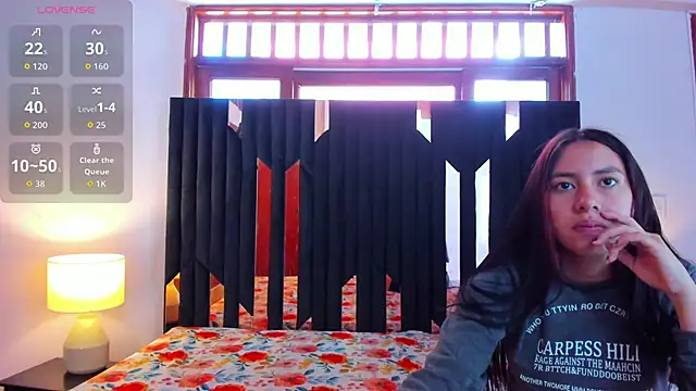 Snapshot of Sofy_and_Mia chatting on November 2025 12:51:02 PM Sofy and Mia online show from November 2025 12:51:02 PM