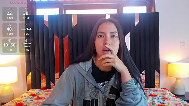 Snapshot of Sofy_and_Mia chatting on November 2025 12:41:02 PM Sofy and Mia online show from November 2025 12:41:02 PM