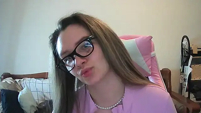 Caymira online show from February 2026 02:00:02 PM