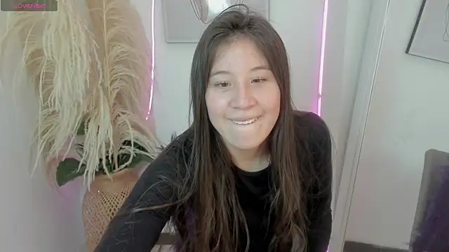 Snapshot of TamaraKarter chatting on November 2025 12:40:02 PM TamaraKarter online show from November 2025 12:40:02 PM