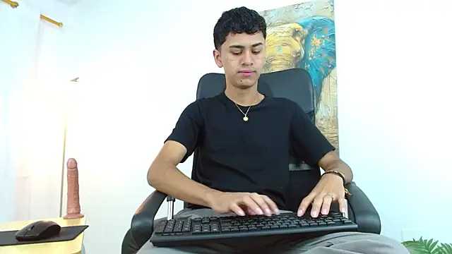 Snapshot of Alancum7 chatting on November 2025 01:09:02 PM Alancum7 online show from November 2025 01:09:02 PM