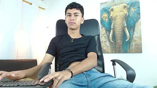 Snapshot of Alancum7 chatting on November 2025 01:04:02 PM Alancum7 online show from November 2025 01:04:02 PM