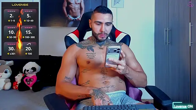 Snapshot of Danny_Willson chatting on April 2026 01:37:02 PM Danny Willson online show from April 2026 01:37:02 PM