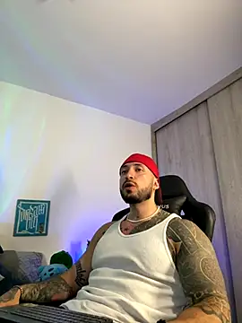 Dave-Max01 online show from November 2025 02:32:01 AM