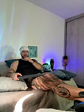 Dave-Max01 online show from November 2025 02:13:01 PM