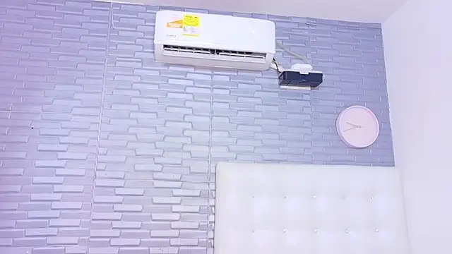 Snapshot of Hungry_pussy18 chatting on October 2025 01:33:02 PM Hungry pussy18 online show from October 2025 01:33:02 PM