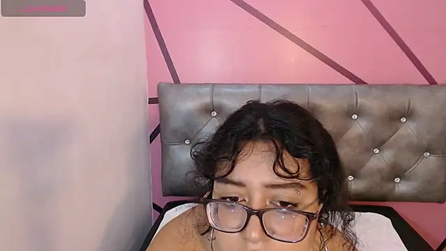 Snapshot of KarolBOOBS-18 chatting on October 2025 12:35:02 PM KarolBOOBS-18 online show from October 2025 12:35:02 PM