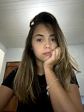 Snapshot of estrela_aguiar chatting on October 2025 11:46:01 PM estrela aguiar online show from October 2025 11:46:01 PM