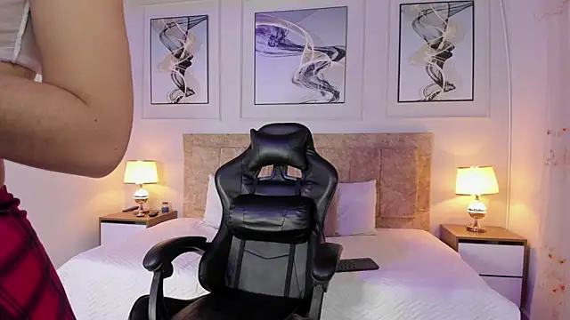 Snapshot of celeste_collins_ chatting on December 2025 11:41:02 AM celeste collins online show from December 2025 11:41:02 AM