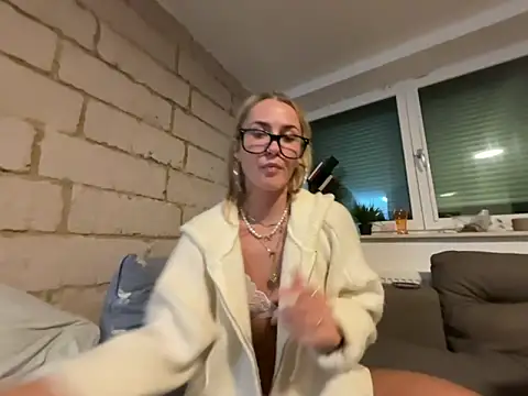 goddesemiiyy online show from February 2026 05:38:01 PM