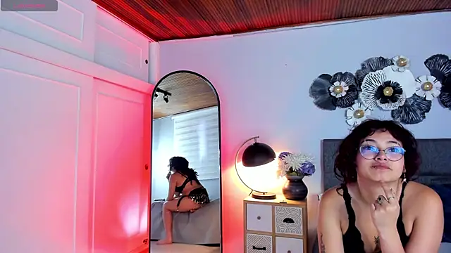 Snapshot of sunny_maya_ chatting on October 2025 08:40:01 PM sunny maya online show from October 2025 08:40:01 PM