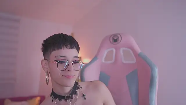 Giia Moretti  online show from November 2025 01:59:02 AM