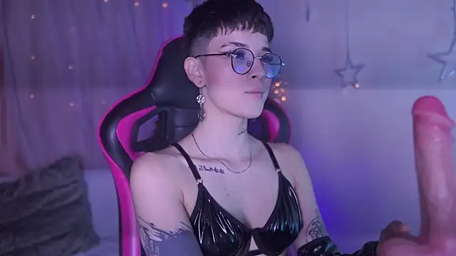 Giia Moretti  online show from December 2025 07:42:01 PM