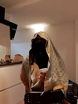 loubnarabb online show from November 2025 08:00:01 PM