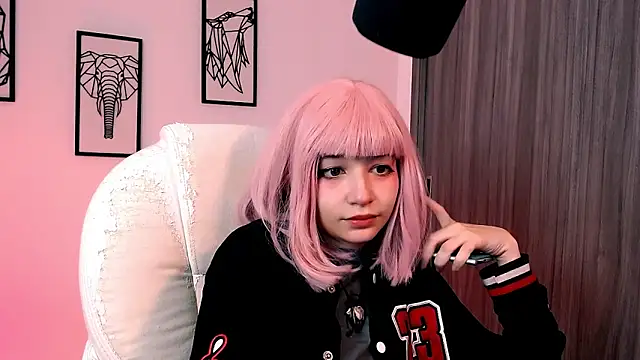 Snapshot of EmuOtori chatting on October 2025 11:41:02 AM EmuOtori online show from October 2025 11:41:02 AM