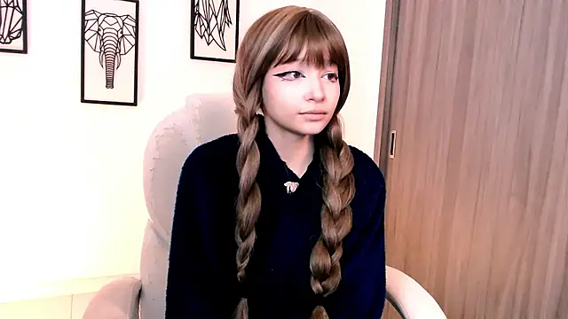 Snapshot of EmuOtori chatting on October 2025 03:10:01 PM EmuOtori online show from October 2025 03:10:01 PM