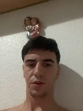 Snapshot of suarezz_ chatting on October 2025 10:18:01 PM suarezz online show from October 2025 10:18:01 PM