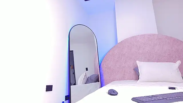 Snapshot of lilylovely_ chatting on December 2025 07:20:02 PM lilylovely online show from December 2025 07:20:02 PM