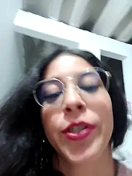 Snapshot of Eloisa_smith chatting on October 2025 04:33:01 AM Eloisa smith online show from October 2025 04:33:01 AM