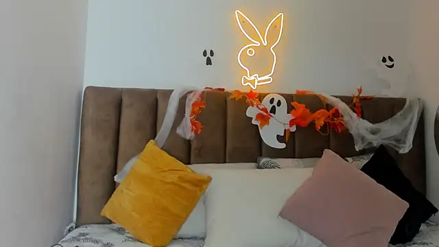 Snapshot of Amara18__ chatting on October 2025 03:07:02 AM Amara18 online show from October 2025 03:07:02 AM