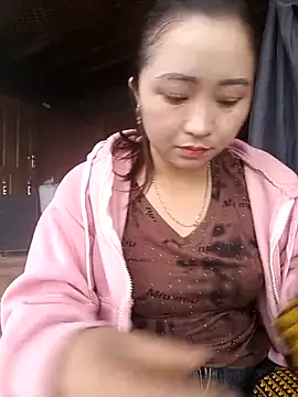 Snapshot of miemie-xx chatting on October 2025 01:58:02 AM miemie-xx online show from October 2025 01:58:02 AM