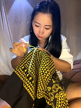 Snapshot of miemie-xx chatting on November 2025 01:22:01 AM miemie-xx online show from November 2025 01:22:01 AM