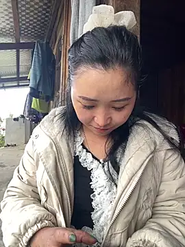 Snapshot of miemie-xx chatting on November 2025 01:26:02 AM miemie-xx online show from November 2025 01:26:02 AM